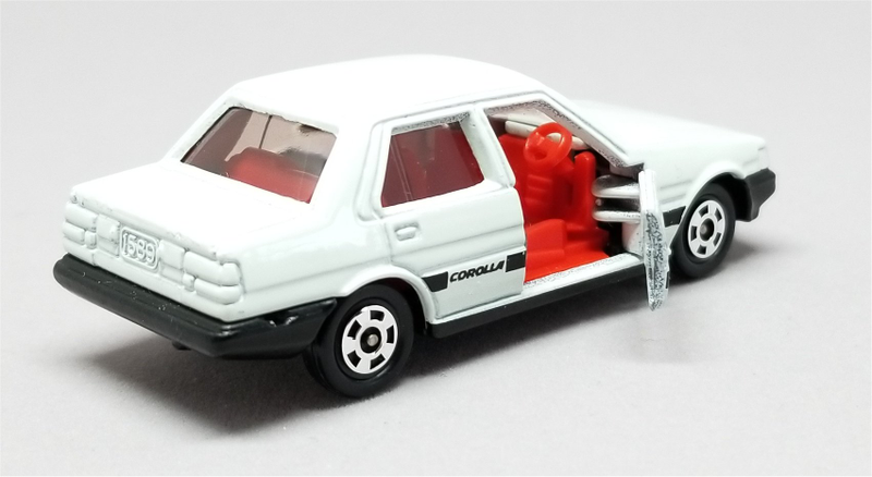 Illustration for article titled Radcast 2018: Tomica Toyota Corolla Sedan